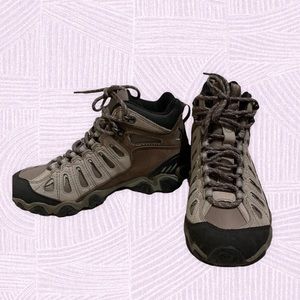 NWOT - OBOZ women’s trail shoes size: 7.5 EU 38